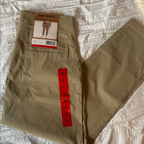 Eddie Bauer Pants - Eddie Bauer Ankle Cargo Pants in Light Khaki